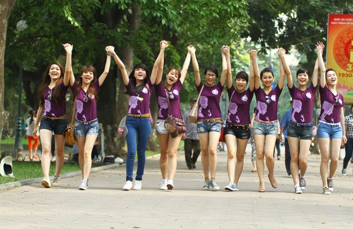 40++ cô gái xinh đẹp của Thủ đô Hà Nội khỏe khắn trong đồng phục Miss Travel